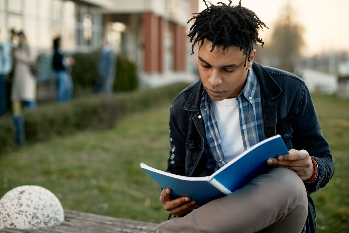 How Students Can Improve Their Reading Comprehension: Q&A with Giovanni